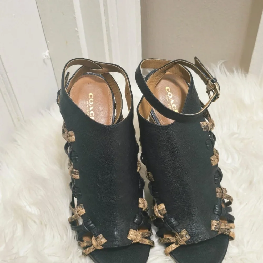 Coach High Heels Black Leather Snake Skin Accents Sandals Size 9B✌️
